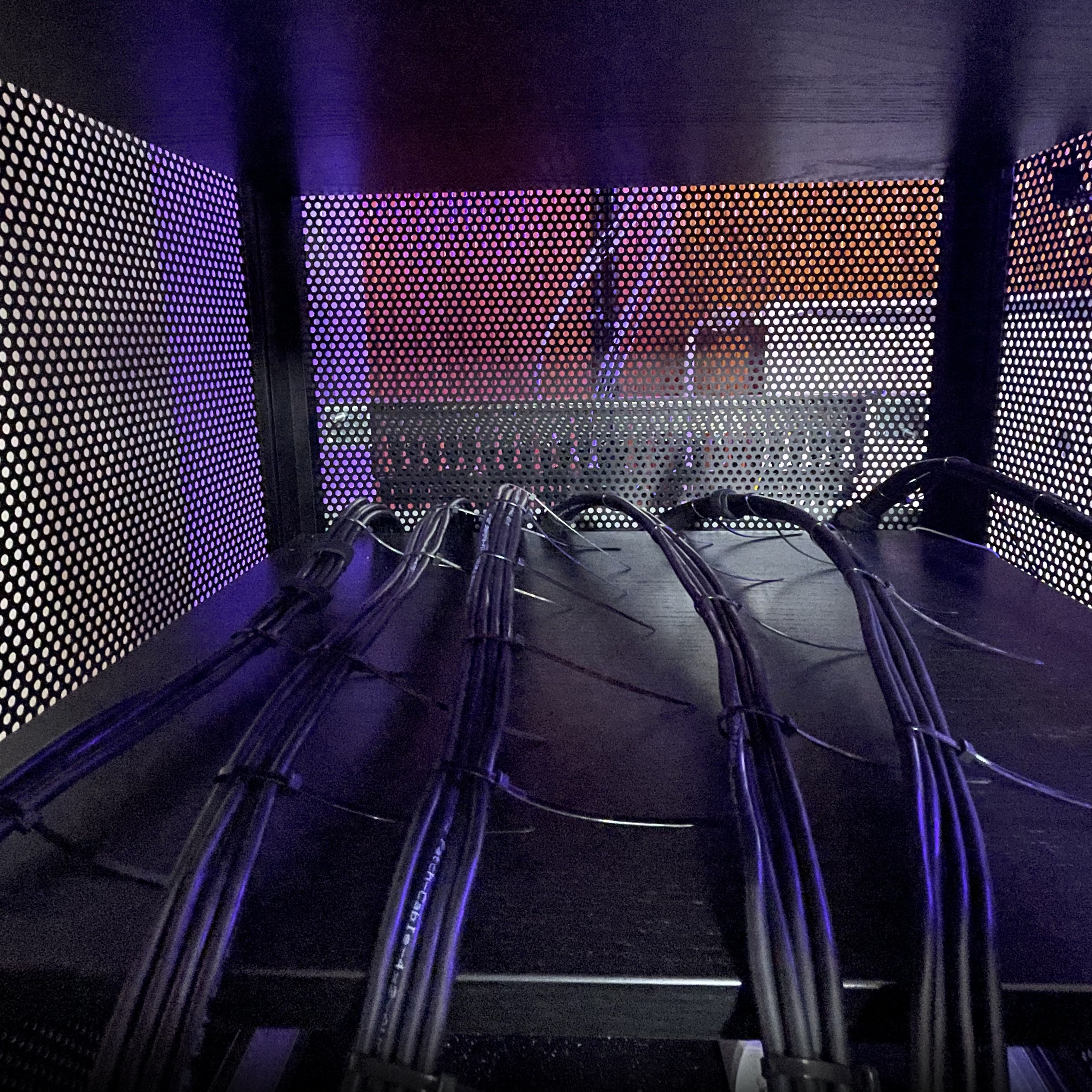 Short ethernet cables connecting the patch panel to frontpanel via inlet